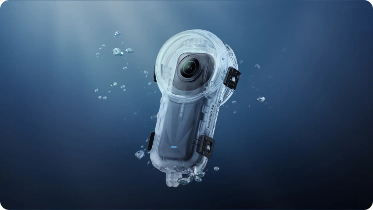 Invisible Dive Case underwater shot