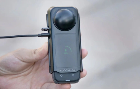 Sunnylife osłona do kamery Insta360 X4 z podglądem ładowania (X4-K842)